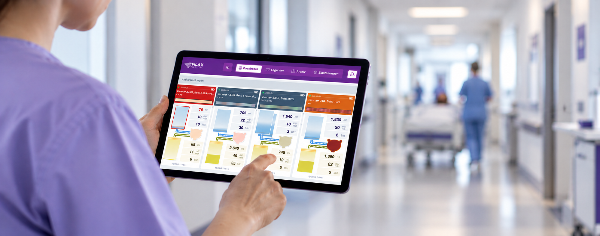 Digitale Pflege im Klinikflur